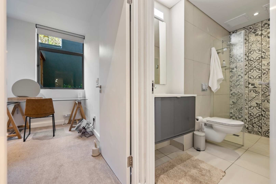 2 Bedroom Property for Sale in Green Point Western Cape